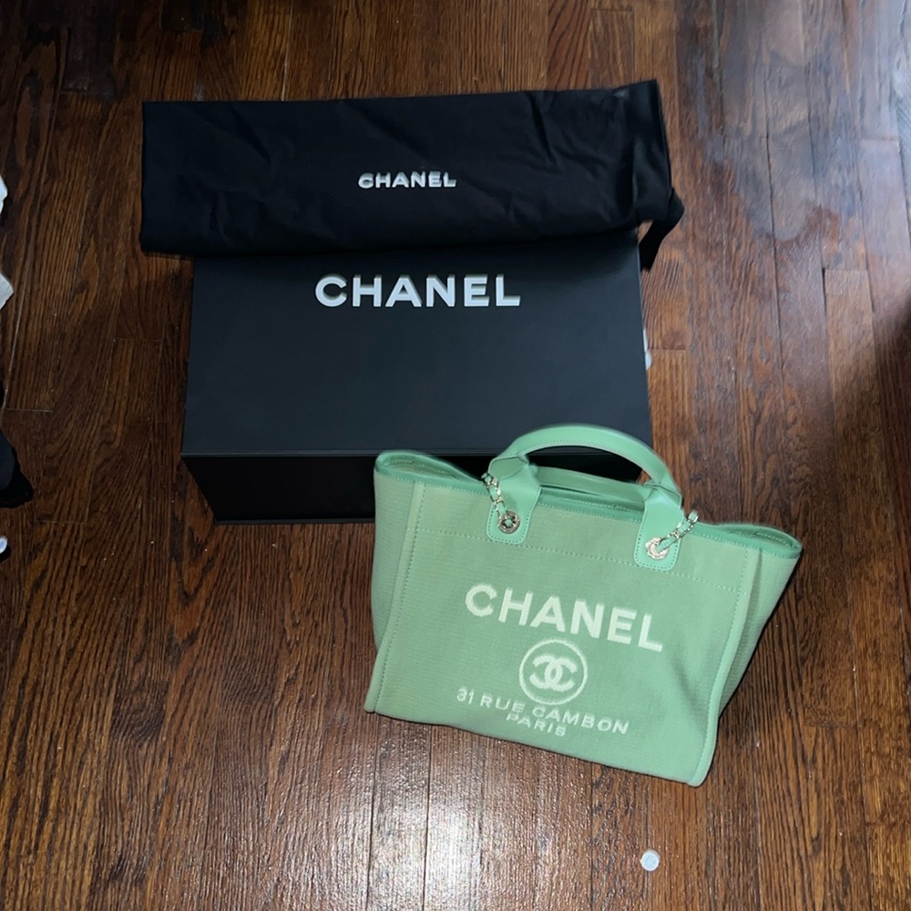 💚Chanel💚 EUC- PRISTINE- Classic Deauville Shopping Bag. like NEW!